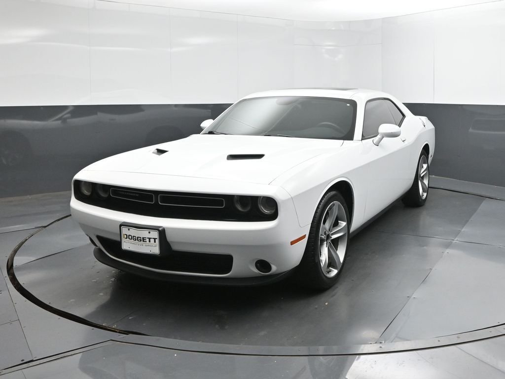 2015 Dodge Challenger SXT's photo