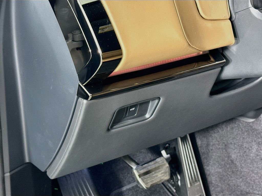 New 2026 Borasco Grey Land Rover Dynamic SE image 11