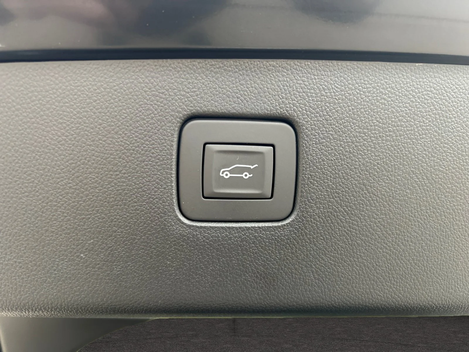 New 2026 Ebony Twilight Metallic Buick Avenir image 11