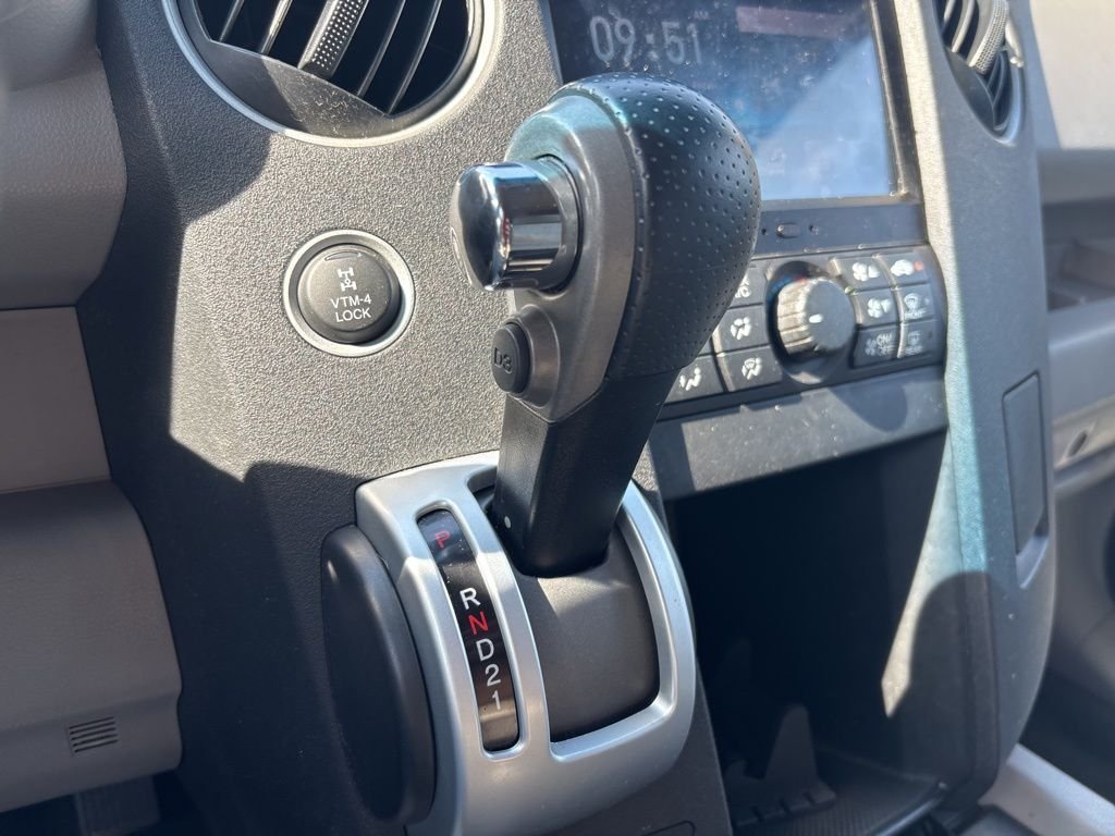 Used 2011 Silver Honda LX image 23