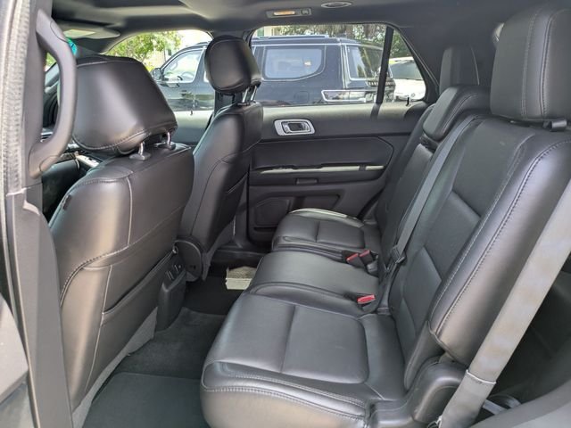 Used 2015  Ford Limited image 13