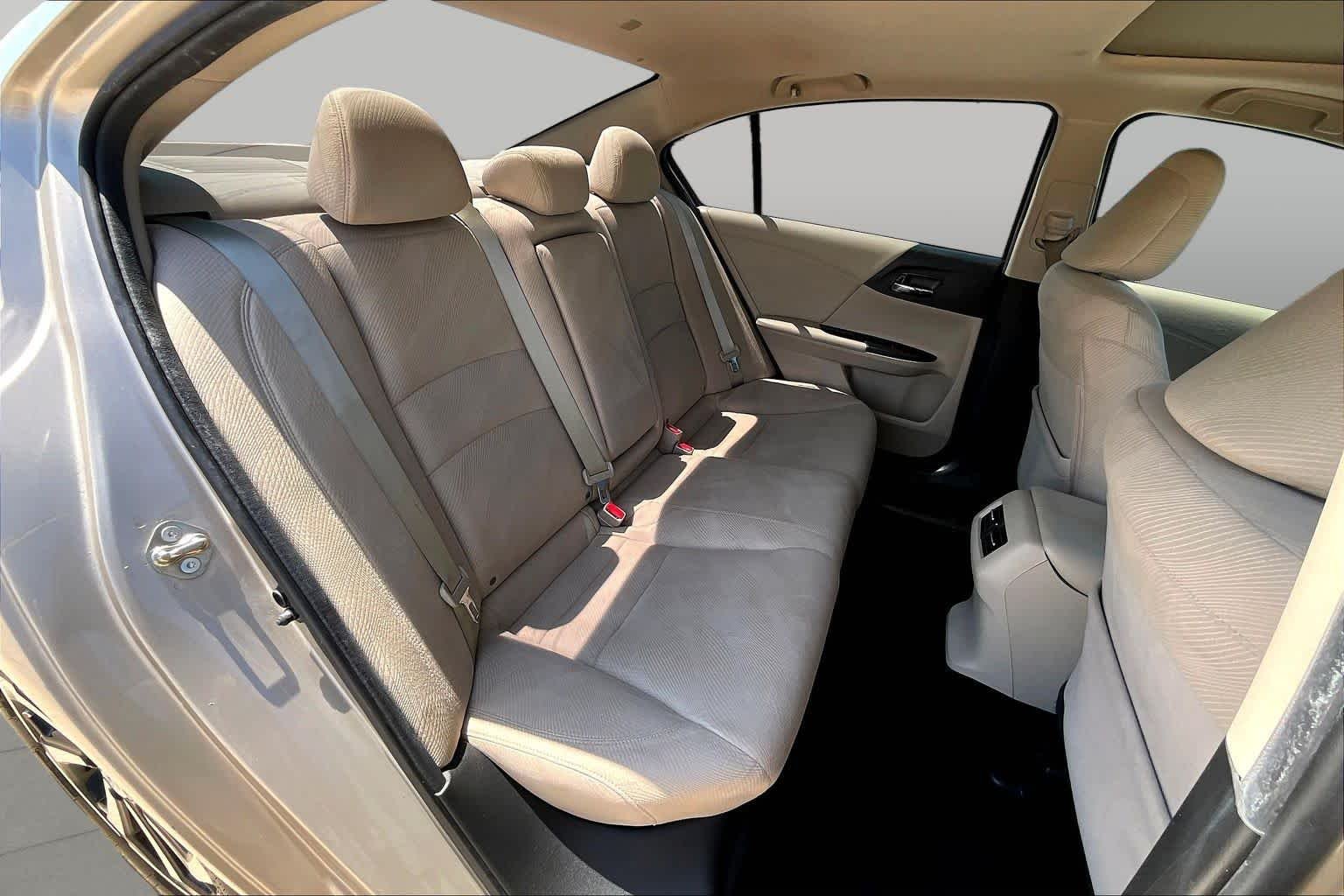 Used 2016 Champagne Frost Pearl Honda EX image 20