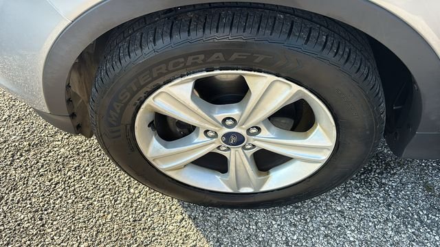 Used 2015 Ingot Silver Ford SE image 30