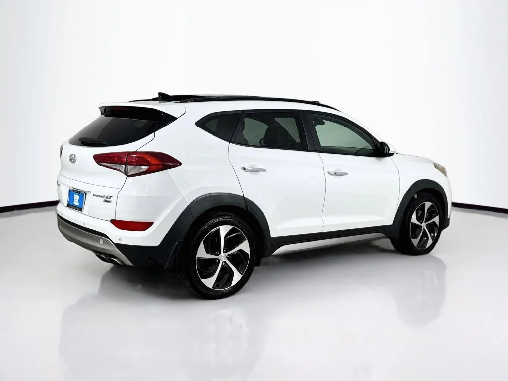 Used 2017 Winter White Hyundai Limited image 8