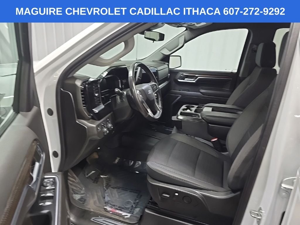 Used 2022 White Chevrolet RST image 28
