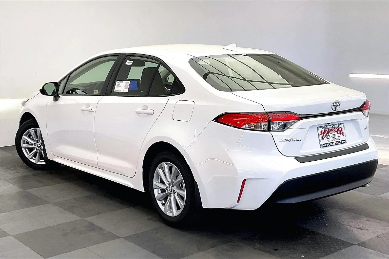 New 2027 Ice Cap Toyota LE image 2
