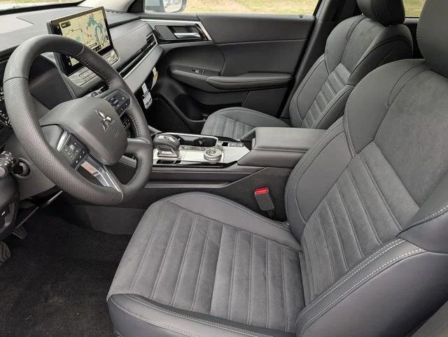 New 2026 Moonstone Gray Metallic Mitsubishi SE image 4