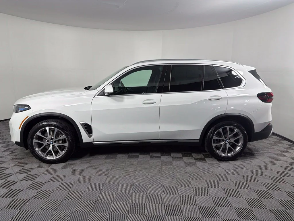 Certified Used 2026 Alpine White BMW xDrive40i image 8