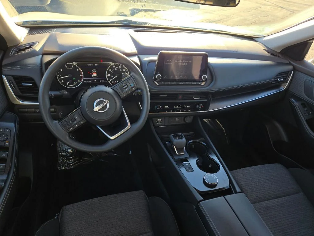 Used 2023 White Nissan SV image 18