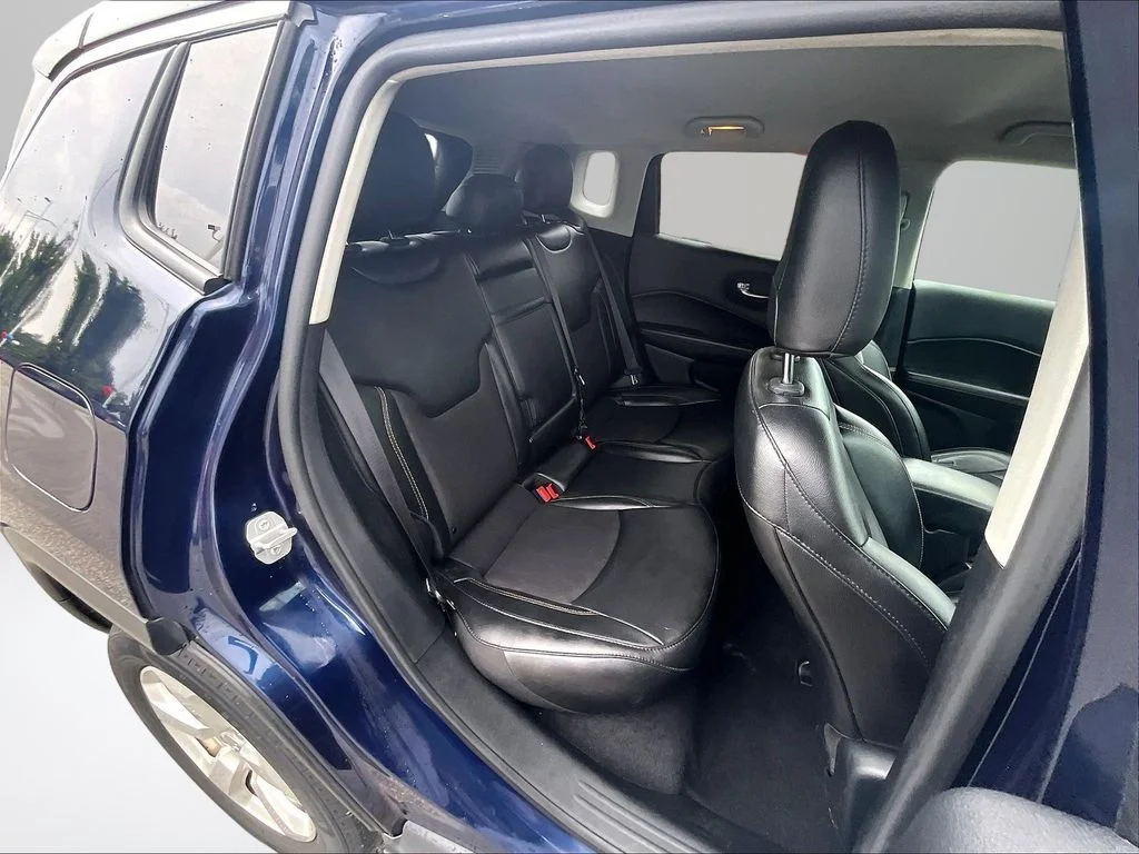 Used 2019 Blue Jeep Latitude image 28