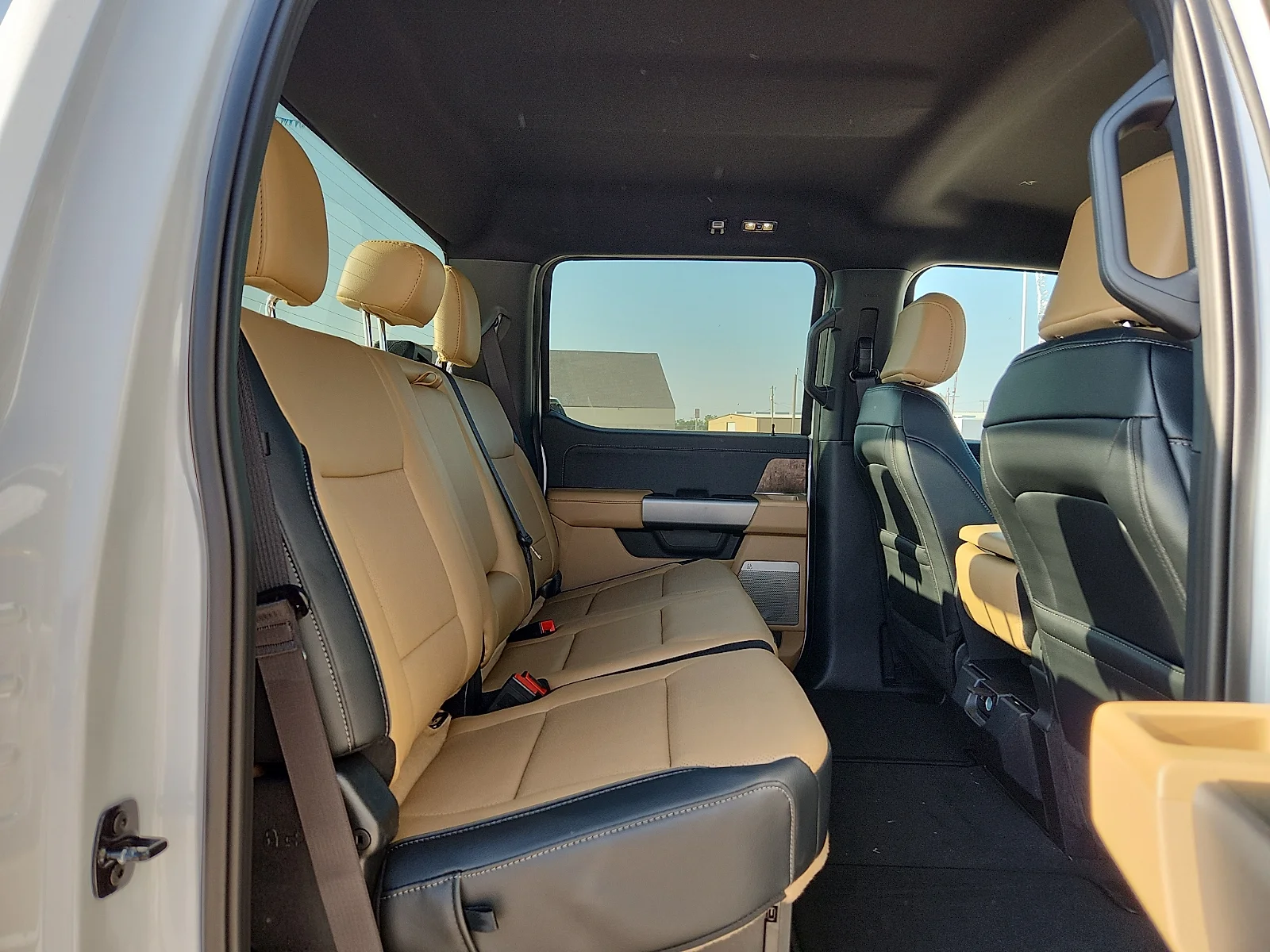 New 2026 Oxford White Ford Lariat image 19