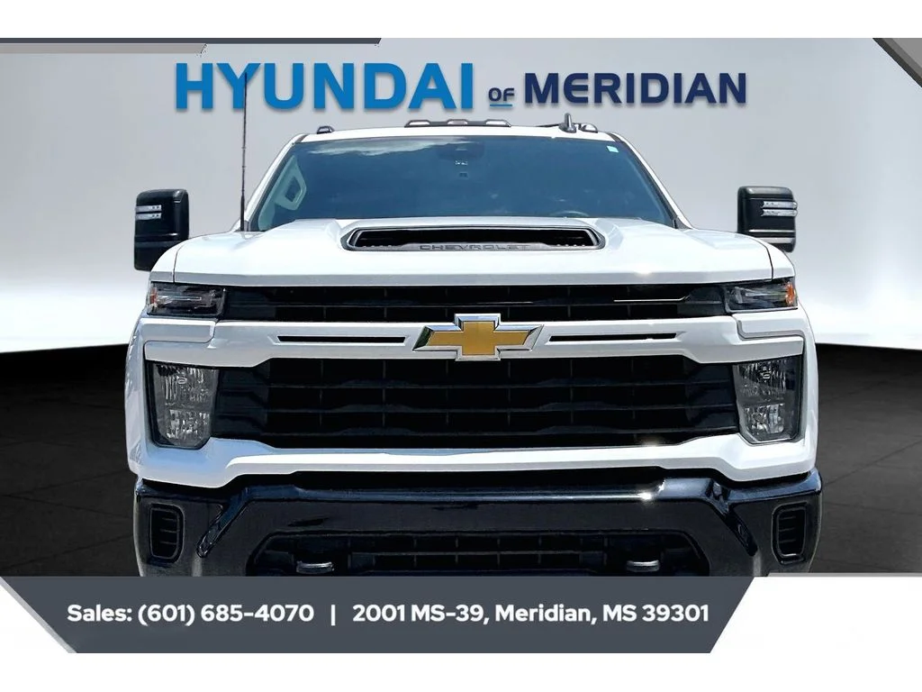 Used 2024 Summit White Chevrolet Custom image 3