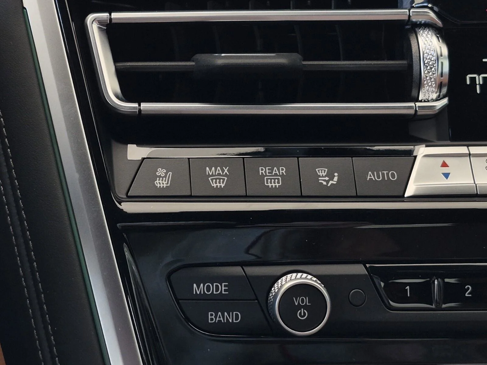 2026 BMW 8 Series 840i - Photo 22