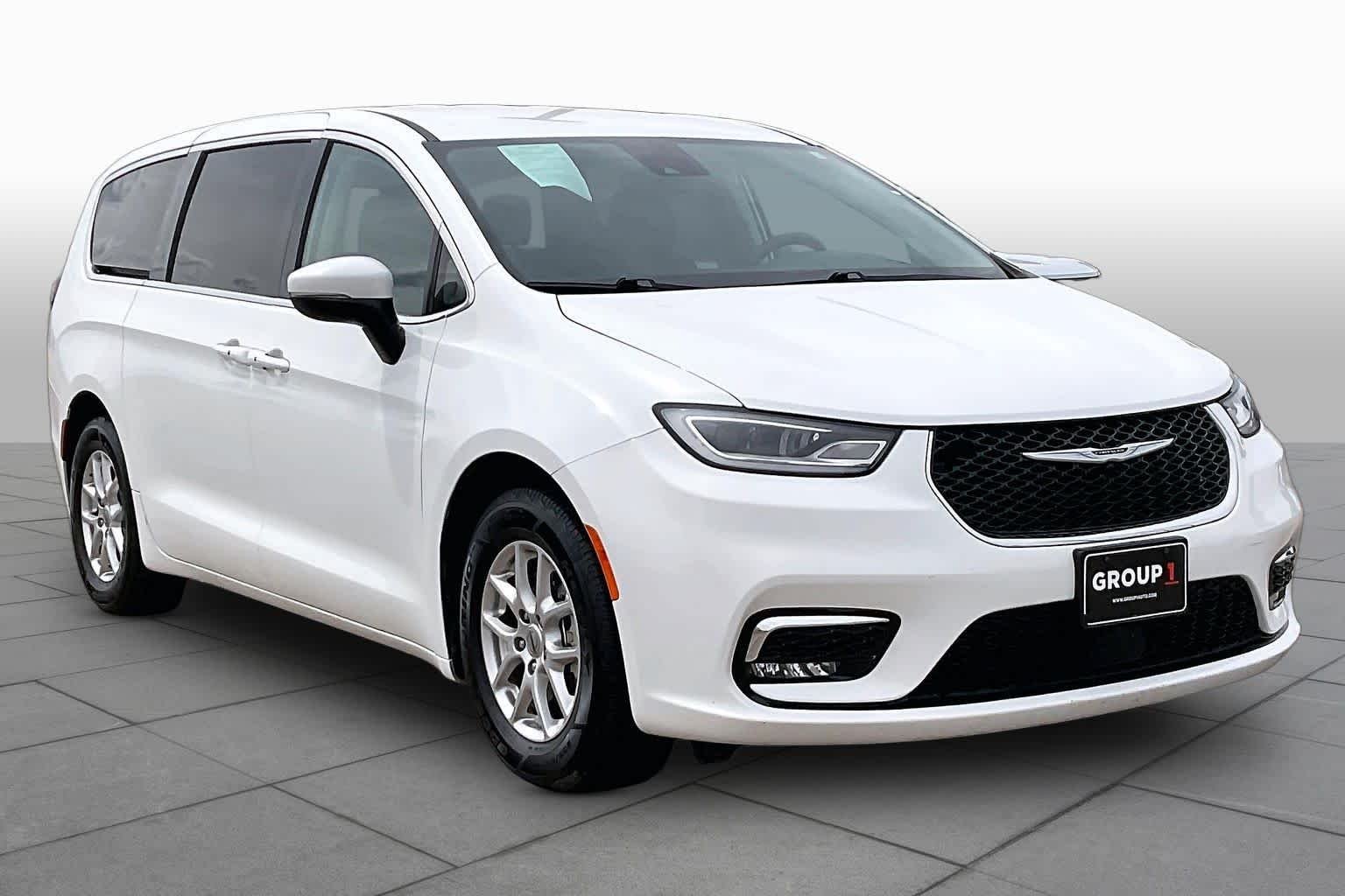 Used 2023 Bright White Clearcoat Chrysler Touring L image 3