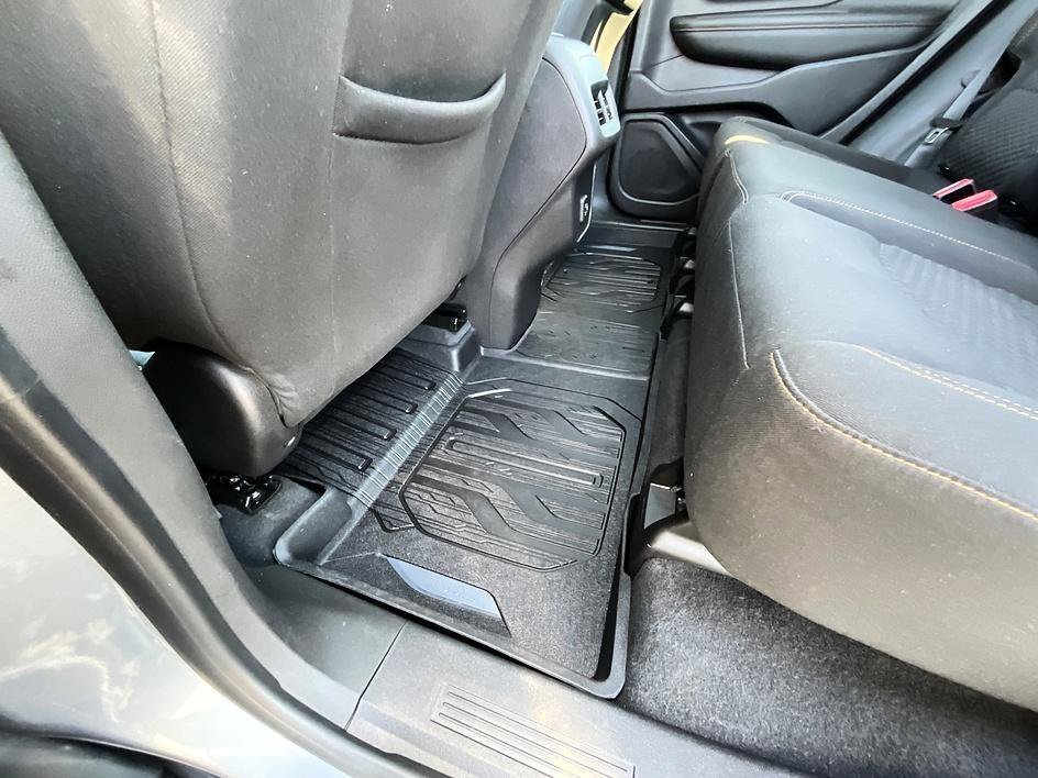 Used 2019 Gray GMC SLE image 32