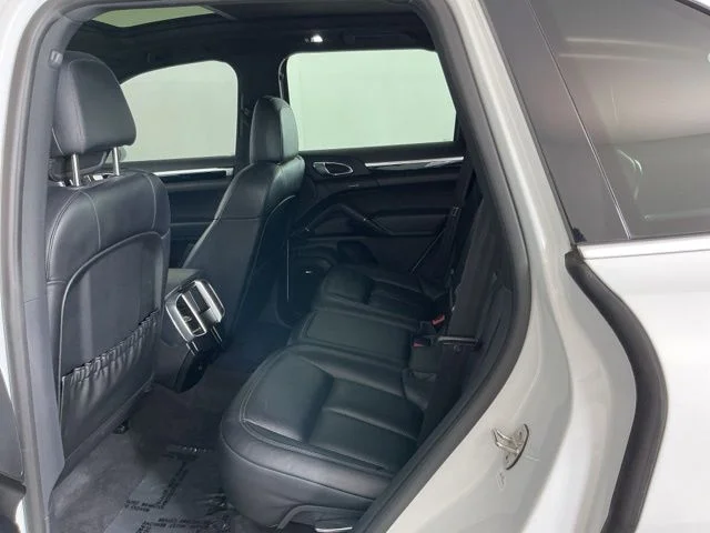 Used 2017  Porsche  image 26