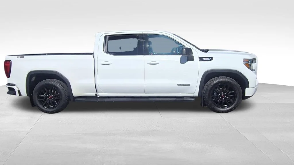 Used 2021 White GMC Elevation image 9