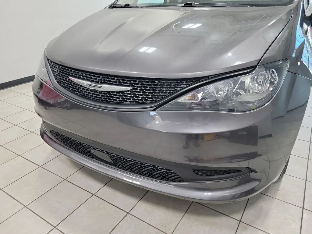 Certified Used 2023 Gray Chrysler LX image 29