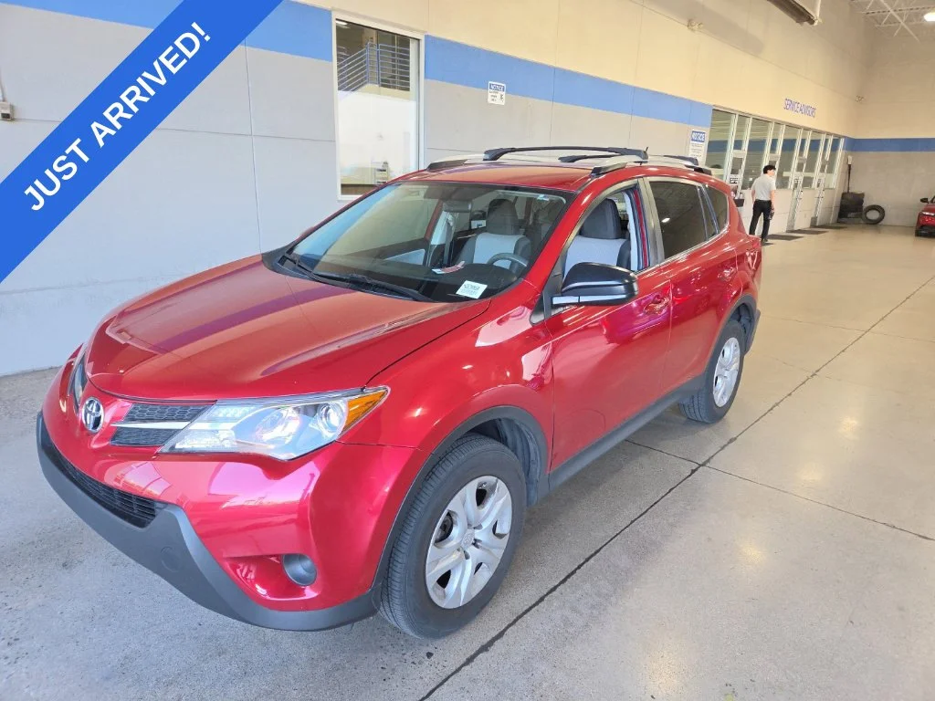 Used 2015  Toyota LE image 1