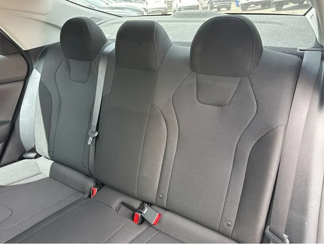 2021 Hyundai Elantra SE - Photo 16