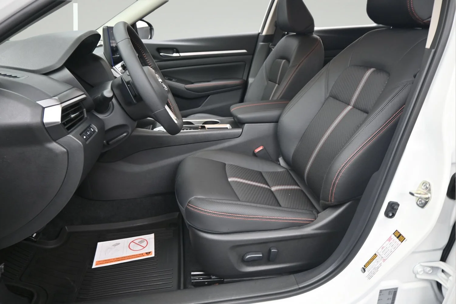 New 2026 Pearl White Tricoat Nissan SR image 9