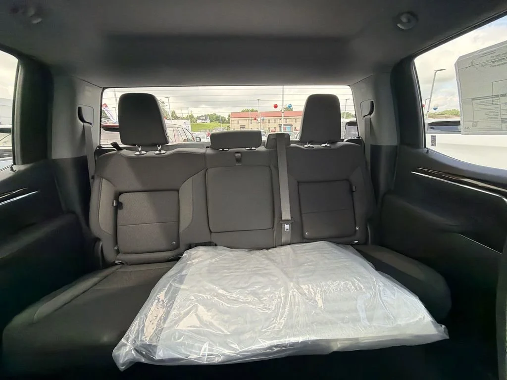 New 2026 Summit White GMC Elevation image 28