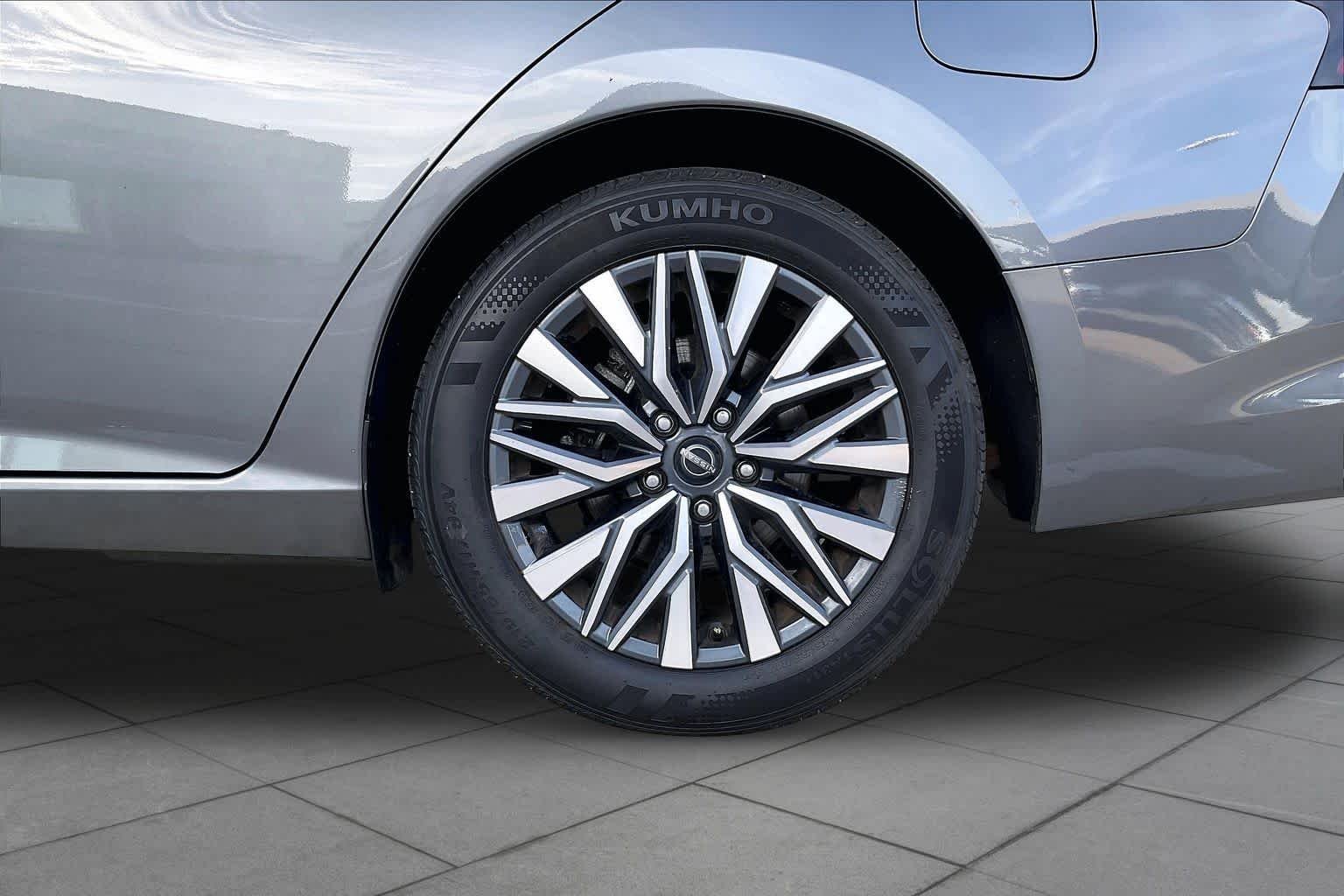 Used 2025 Gun Metallic Nissan SV image 9