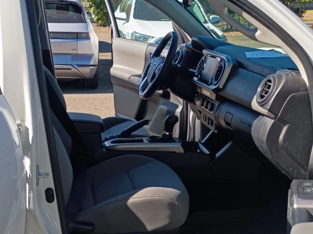 Used 2023 Ice Toyota SR5 image 18