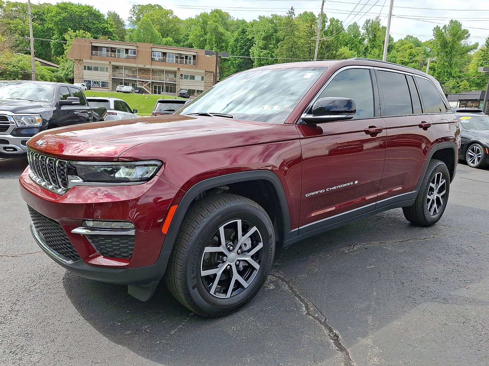 Certified Used 2025 Velvet Red Pearlcoat Jeep Limited image 3