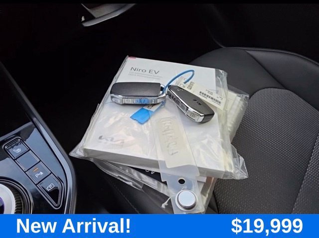 Used 2023  Kia Wind image 14