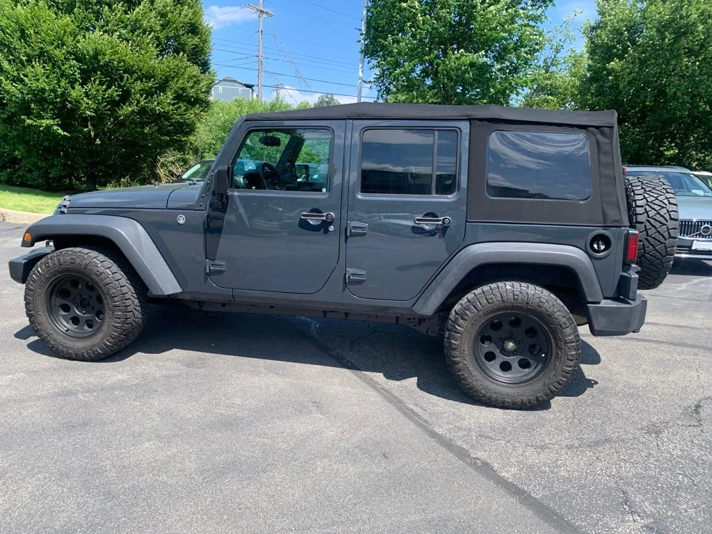 Used 2017 Black Jeep Unlimited Sport image 9