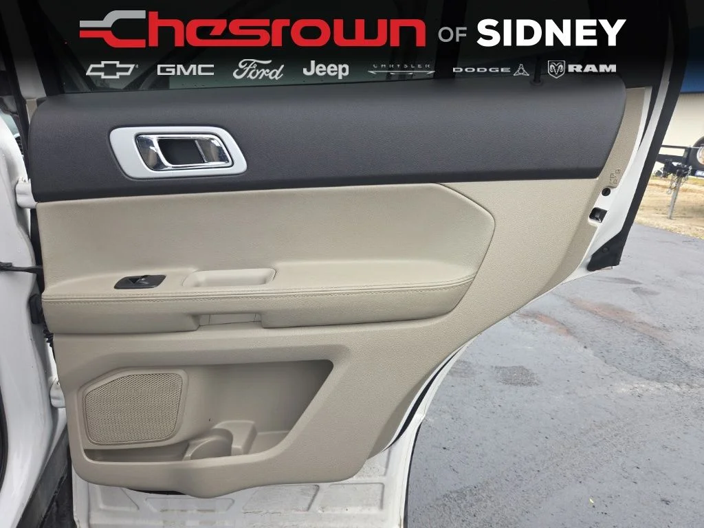 Used 2014 White Ford Limited image 16