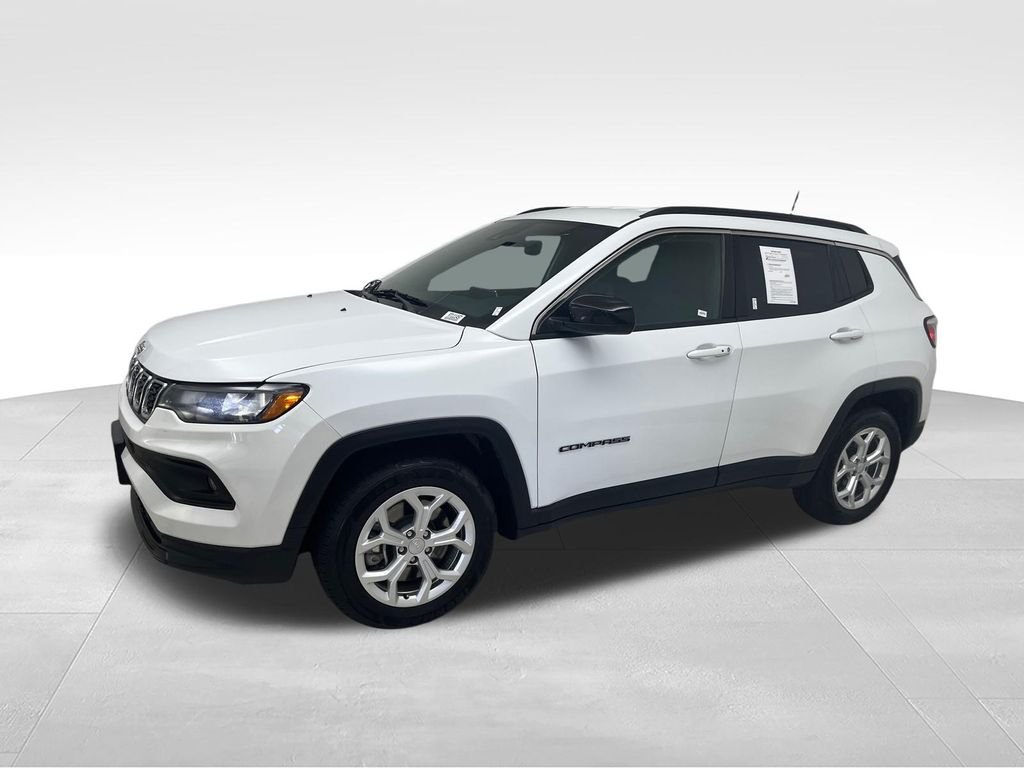 Used 2024 White Jeep Latitude image 2