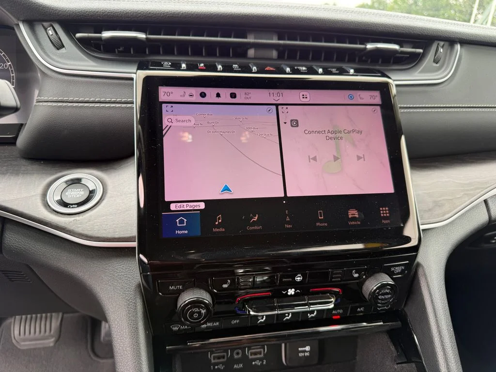 Used 2022 Gray Jeep Limited image 10