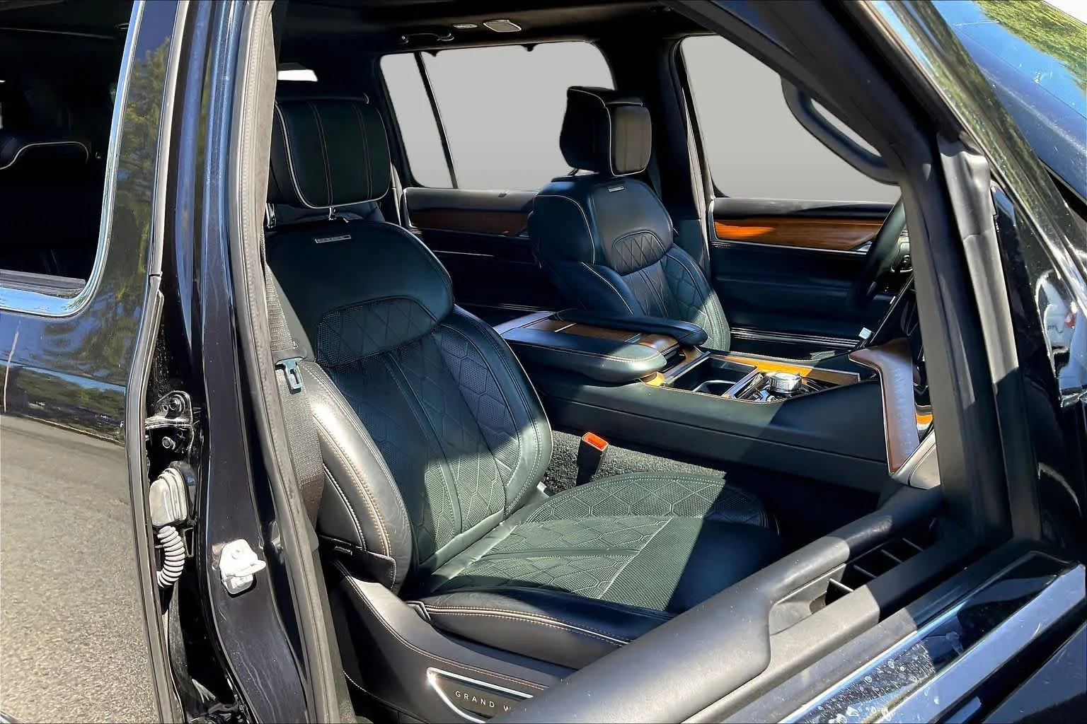Used 2024 Midnight Sky Jeep Series III image 9