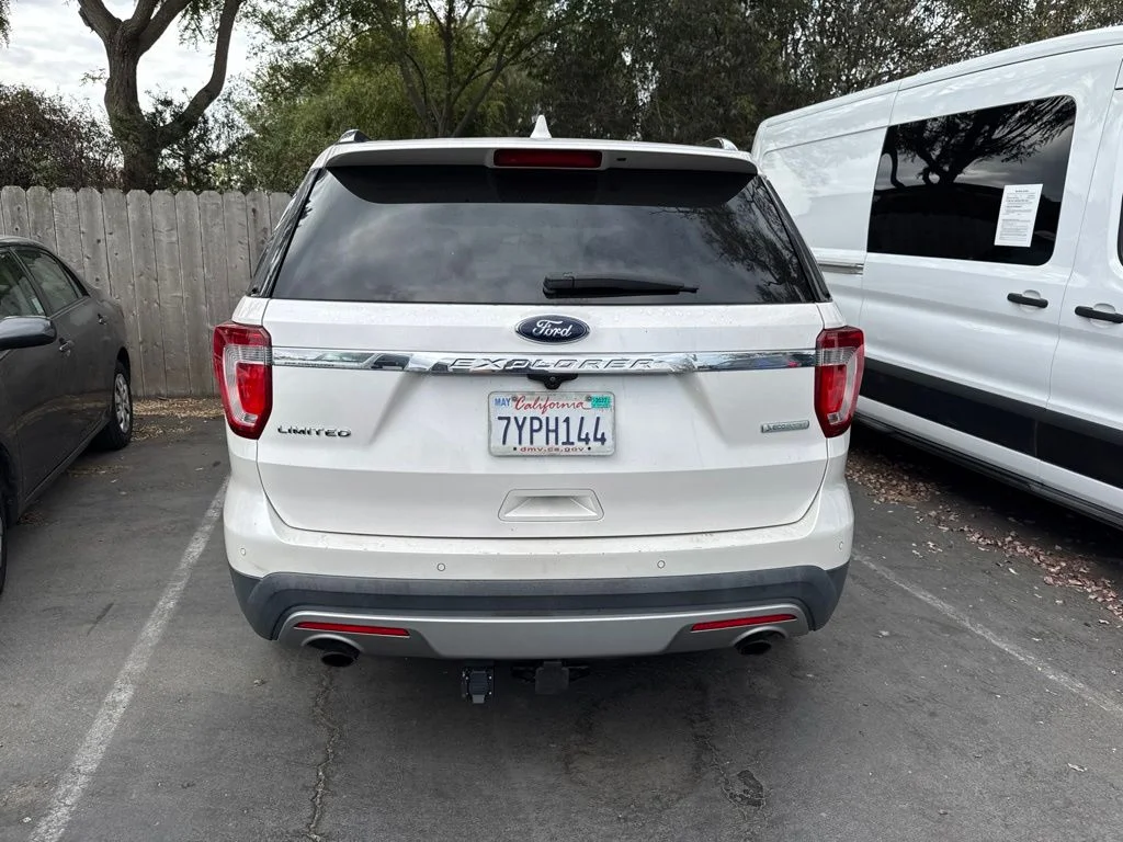 Used 2017 White Ford Limited image 4