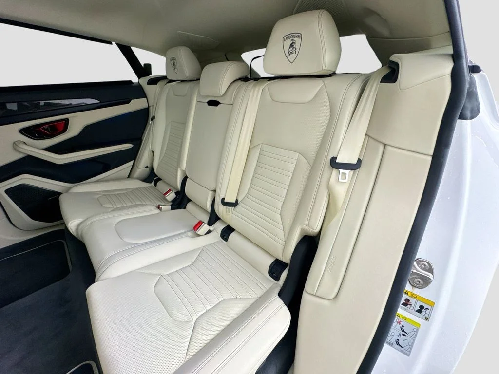 Used 2025 White Lamborghini SE image 26