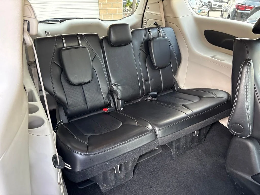 Used 2024 Black Chrysler Select image 15