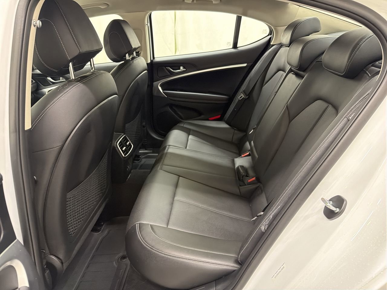 2025 GENESIS G70 Standard - Photo 18