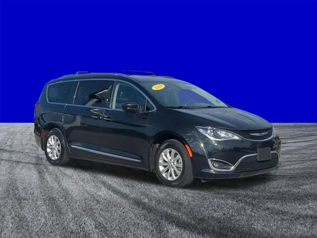 Used 2019 Brilliant Black Crystal Pearlcoat Chrysler Touring L image 2