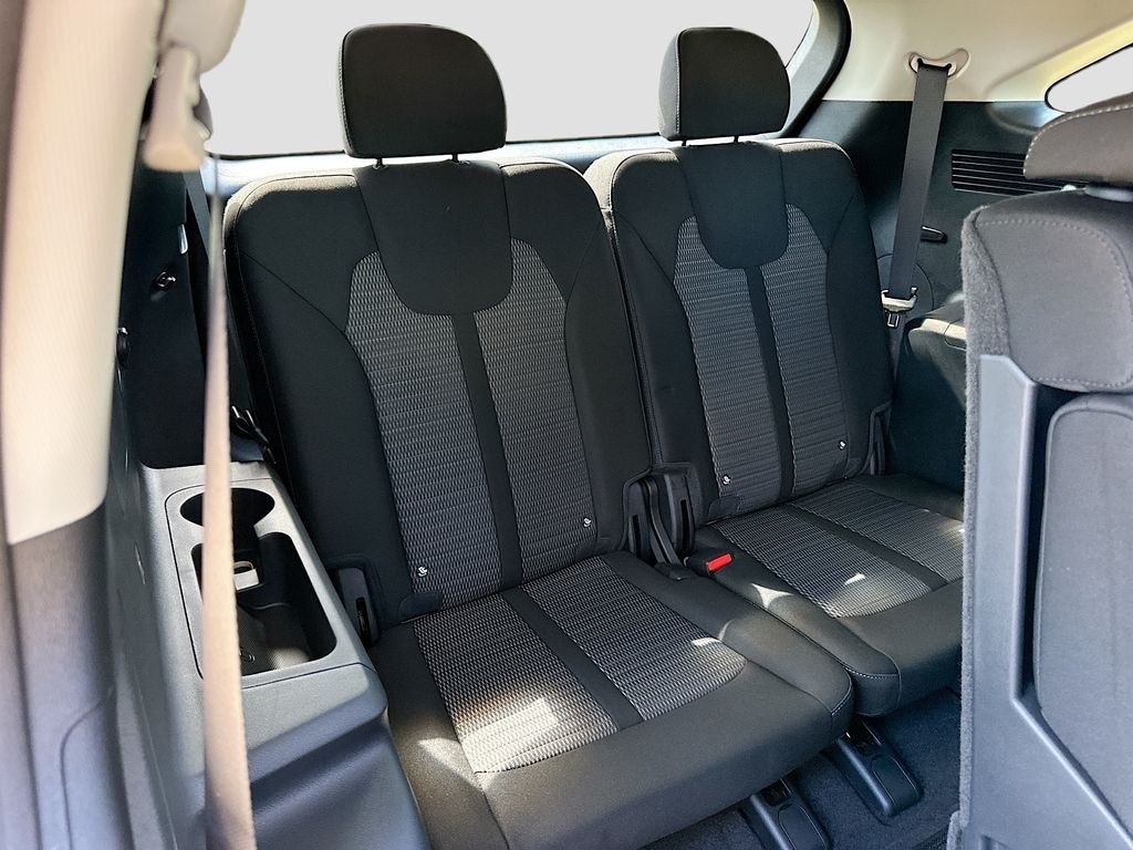 2026 Kia Sorento LX - Photo 24