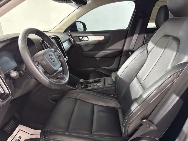 Used 2022  Volvo Momentum image 19