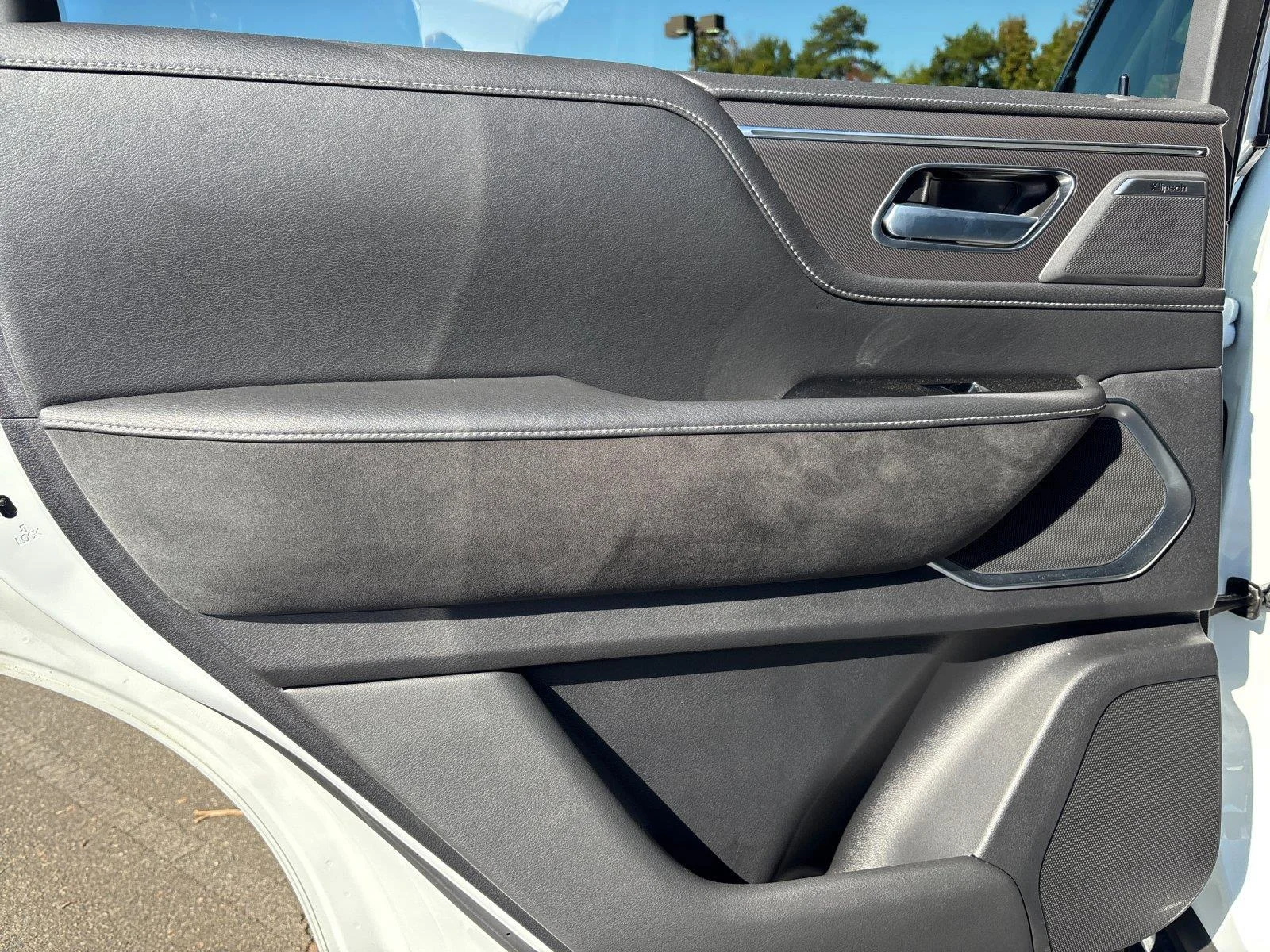Certified Used 2025 Radiant White INFINITI LUXE image 32