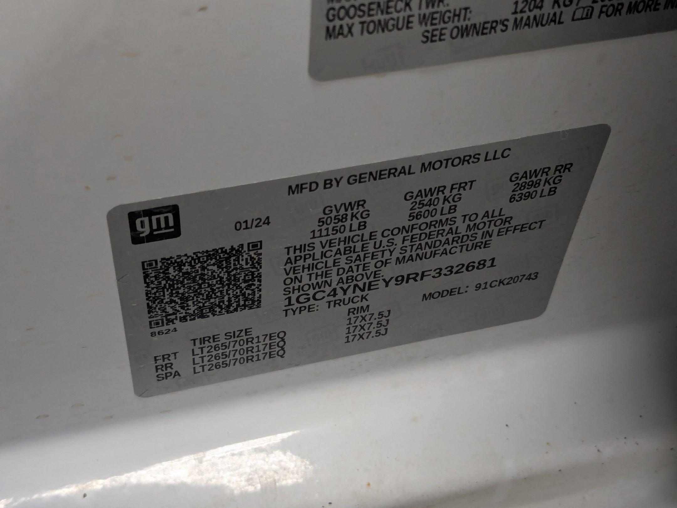 Used 2024 Summit White Chevrolet LT image 24