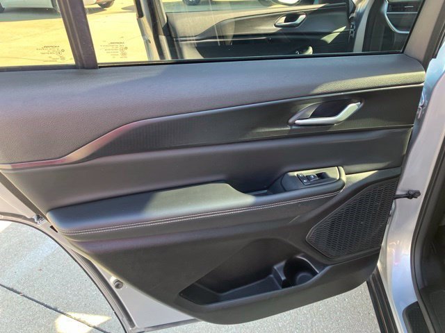 Used 2023 Silver Zynith Jeep Altitude image 21