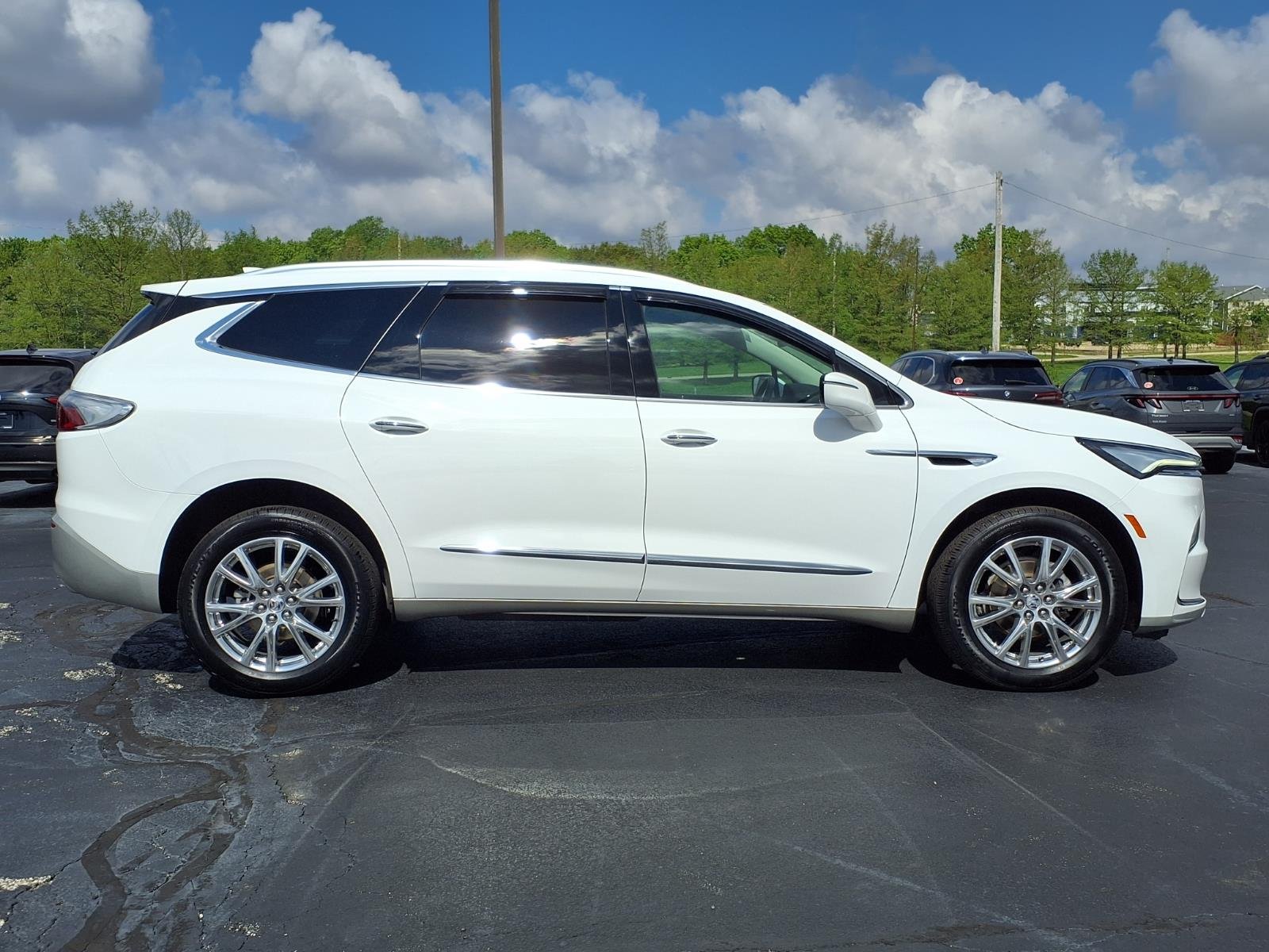 Used 2023 White Buick Essence image 15