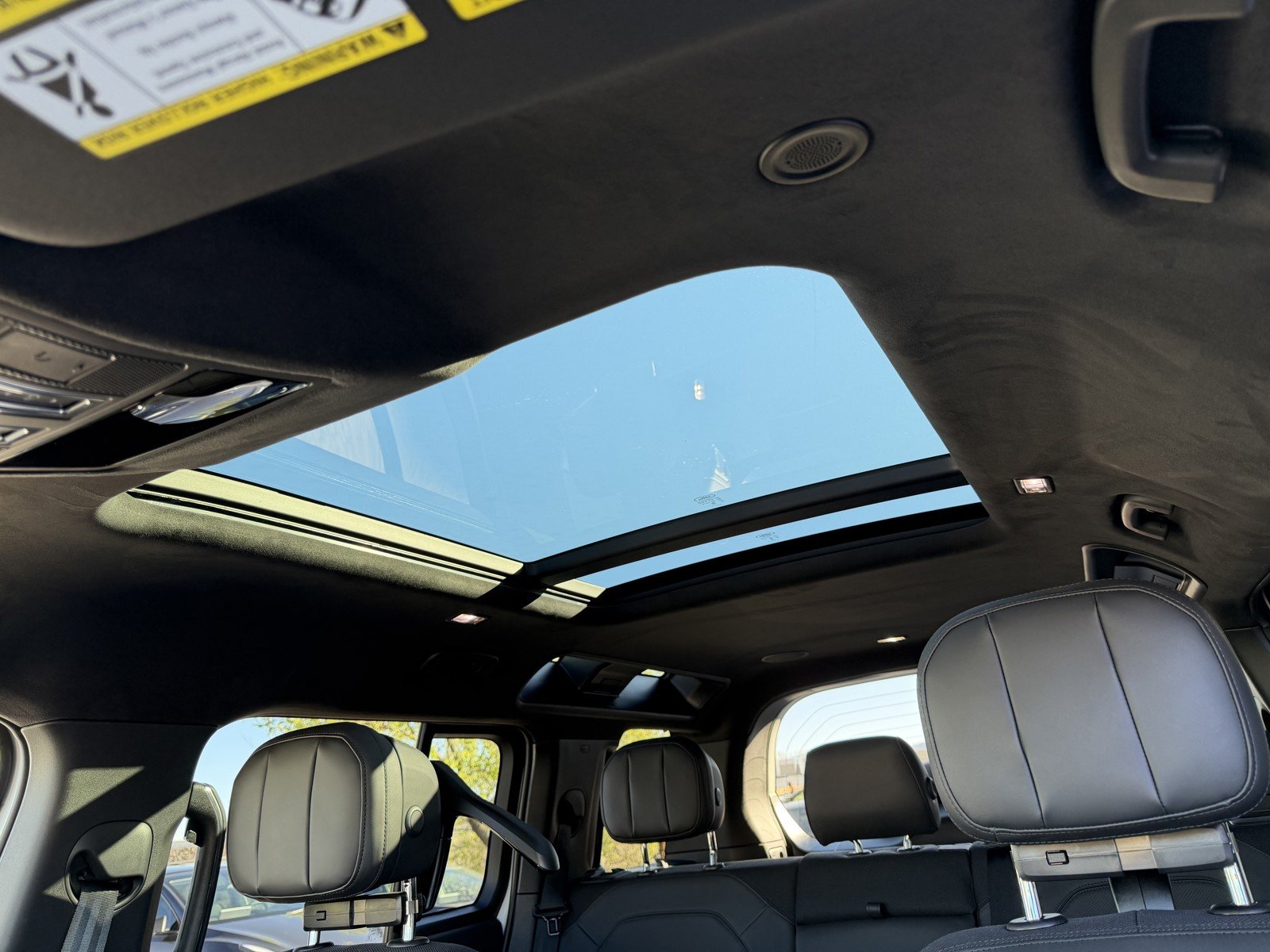 2026 Land Rover Defender V8 - Photo 21