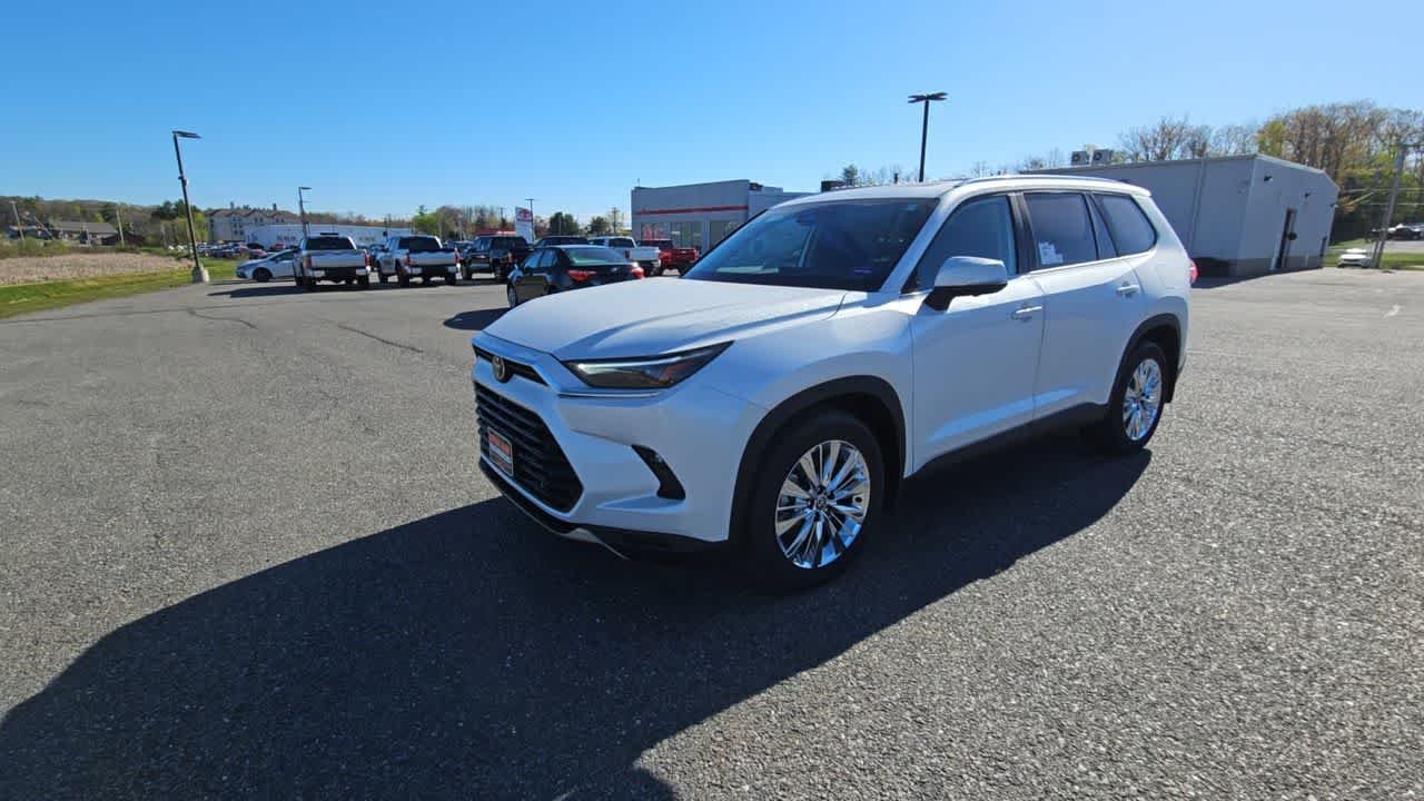 Used 2024 Wind Chill Pearl Toyota Platinum image 5