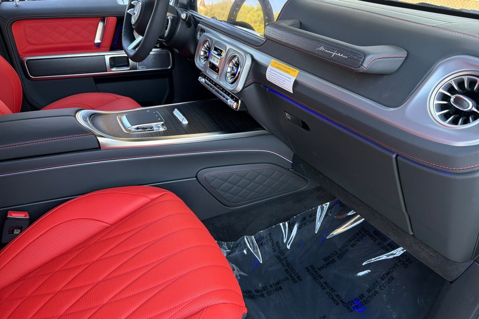 New 2027 MANUFAKTUR Moonlight White Metallic Mercedes-Benz G 580e image 16
