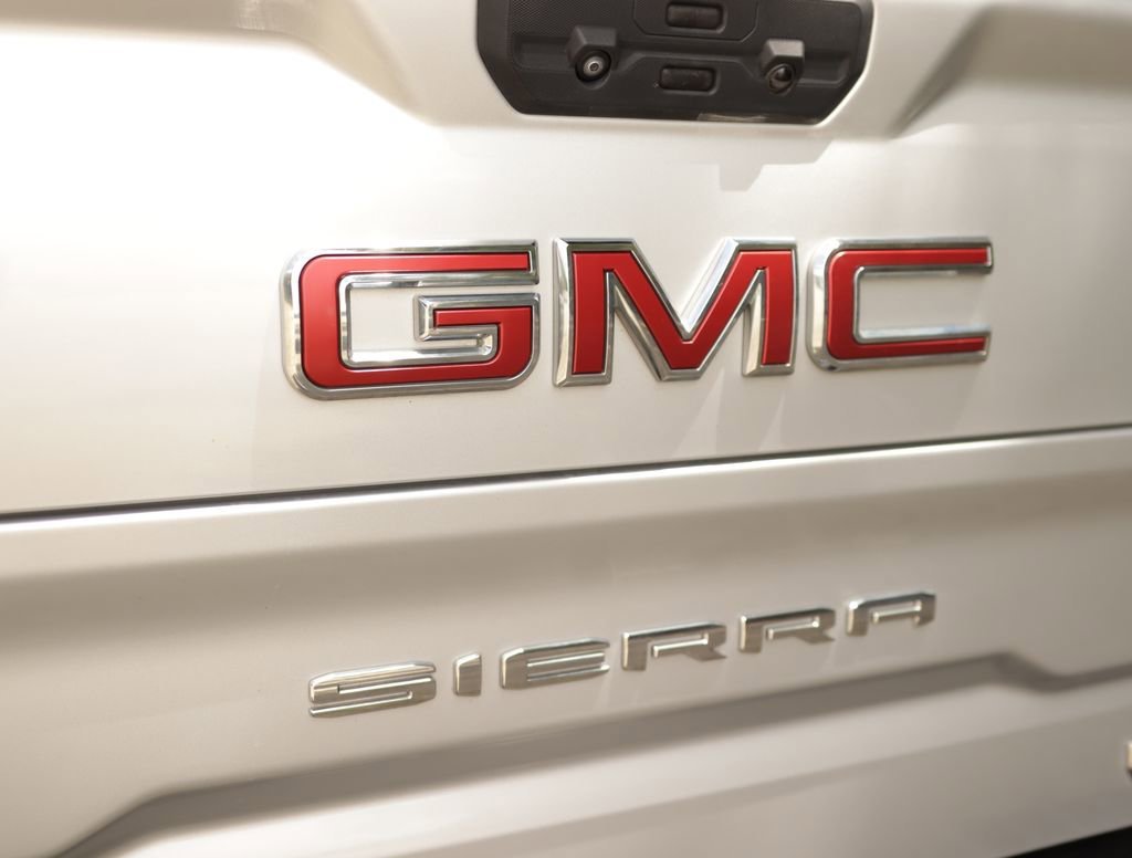 Used 2022 Quicksilver Metallic GMC Elevation image 34